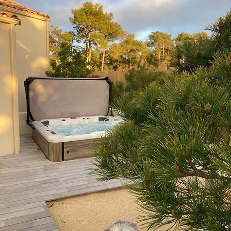 Avec Niche Dans La Foret A Deux Pas Des Plages Дом отдыха *