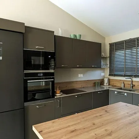 Avec Niche Dans La Foret A Deux Pas Des Plages Сен-Жан-де-Мон