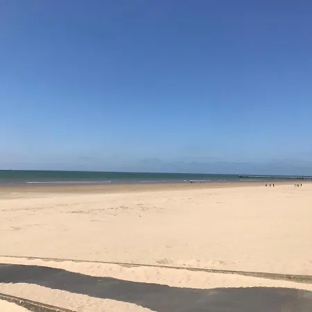 Avec Niche Dans La Foret A Deux Pas Des Plages Дом отдыха