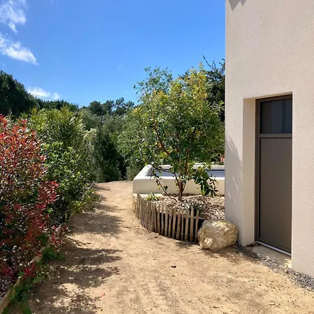 Avec Niche Dans La Foret A Deux Pas Des Plages Сен-Жан-де-Мон