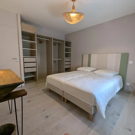 Avec Niche Dans La Foret A Deux Pas Des Plages Holiday home