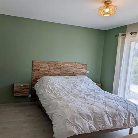 Avec Niche Dans La Foret A Deux Pas Des Plages Holiday home