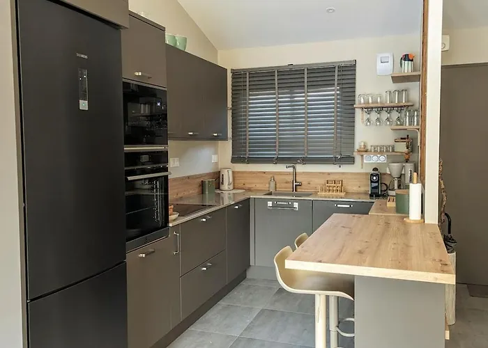 Avec Niché Dans La Forêt à Deux Pas Des Plages *