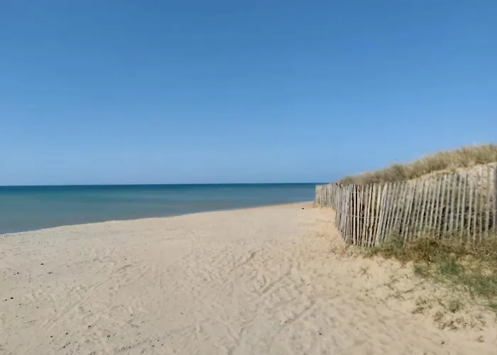 Avec Niché Dans La Forêt à Deux Pas Des Plages Сasa de vacaciones *