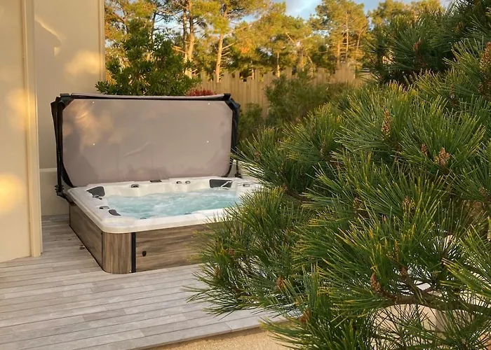 Avec Niché Dans La Forêt à Deux Pas Des Plages Сasa de vacaciones *