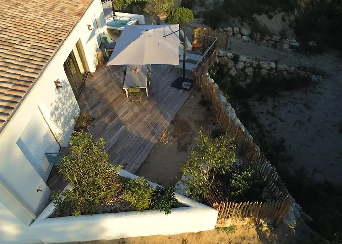 Avec Niché Dans La Forêt à Deux Pas Des Plages Сasa de vacaciones *